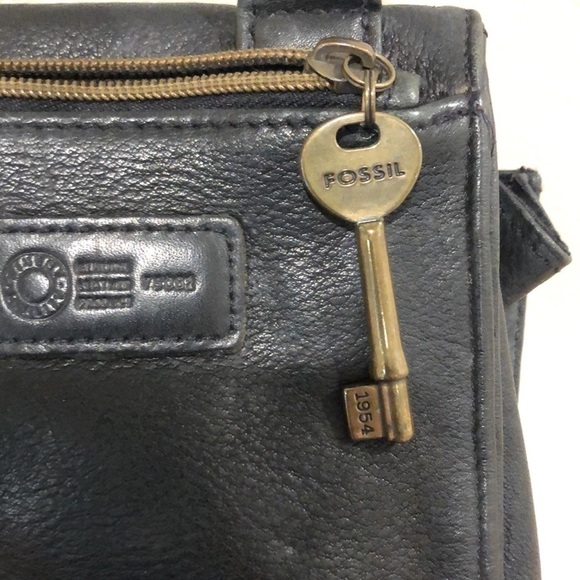 Fossil black leather north-south shoulder bag. Multiple compartments. - Picture 6 of 9